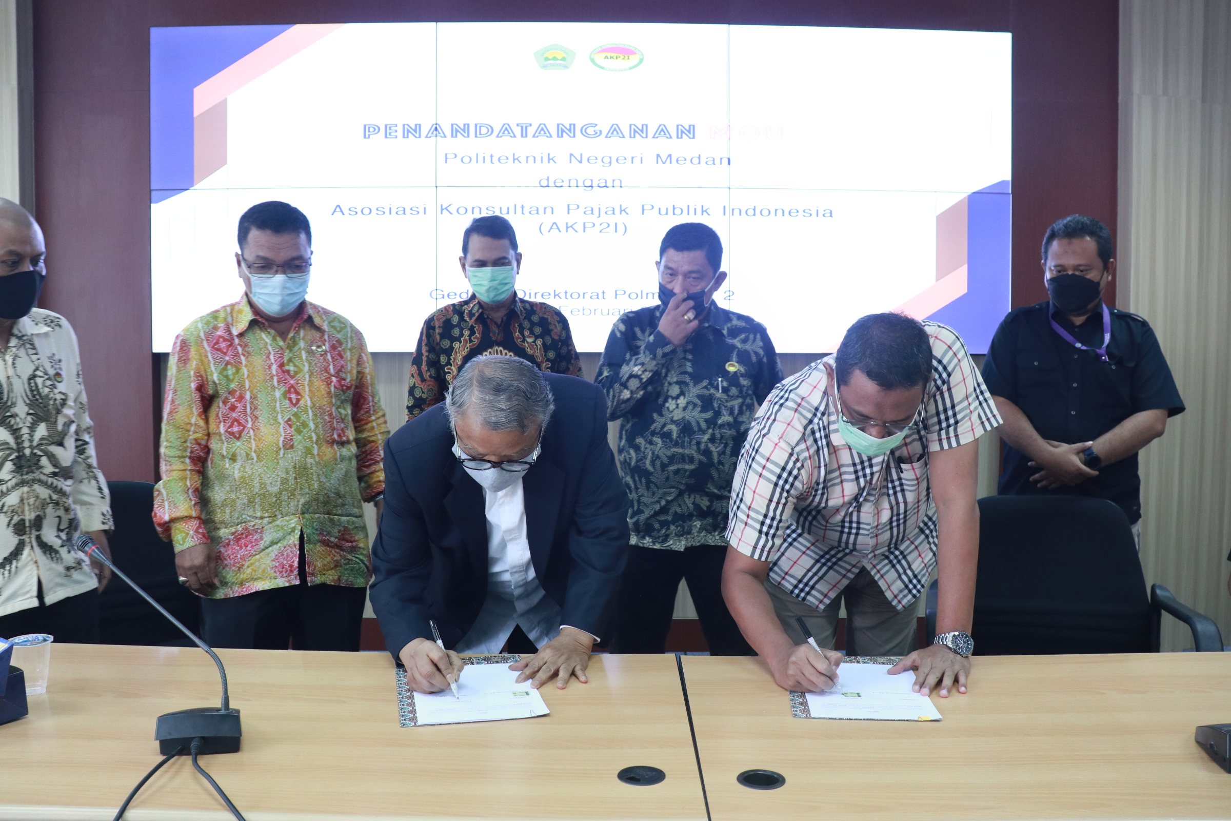 Penandatanganan Nota Kesepahaman oleh Direktur Politeknik Negeri Medan dan Ketua Umum Asosiasi Akuntan Pajak Publik Indonesia